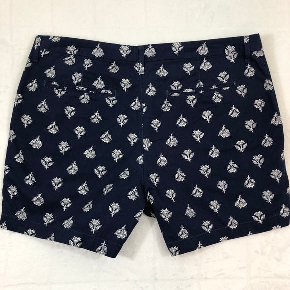 NWT Old Navy Floral Mid-Length Shorts - Picture 2 of 4